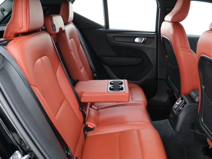2025 Volvo Xc40