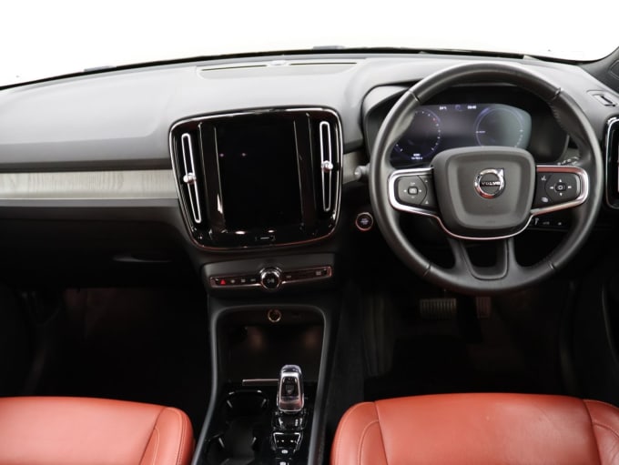 2025 Volvo Xc40