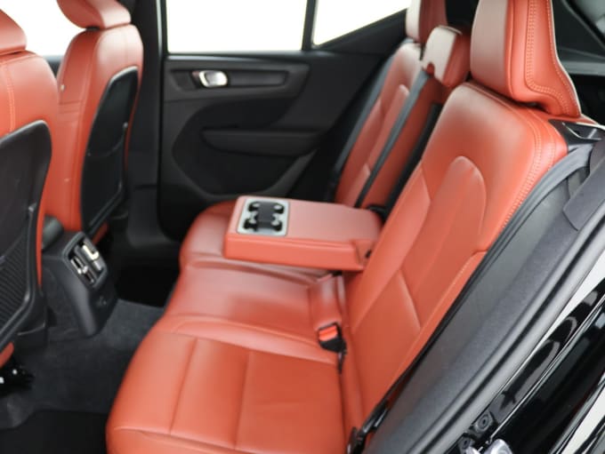 2025 Volvo Xc40