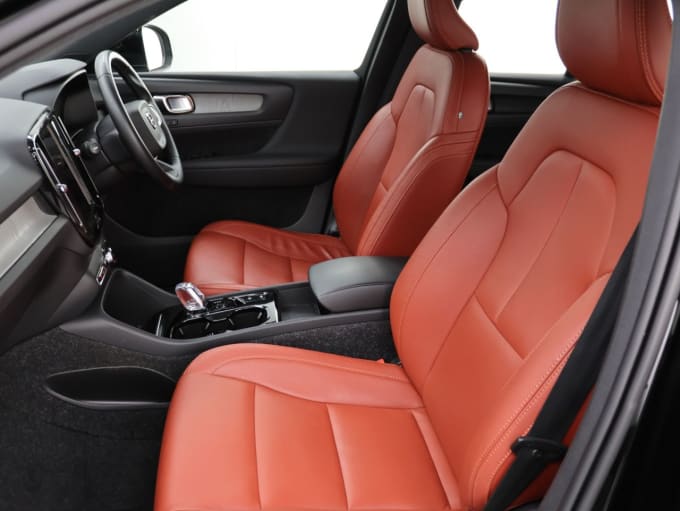 2025 Volvo Xc40
