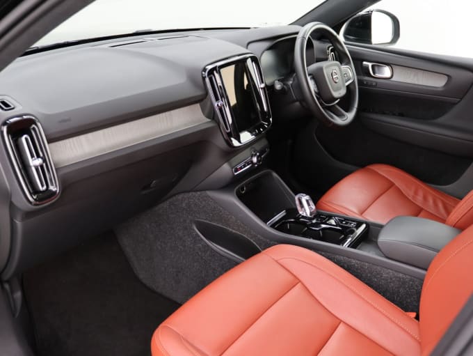 2025 Volvo Xc40