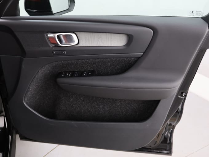 2025 Volvo Xc40
