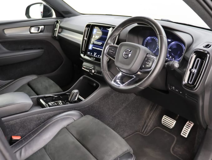 2025 Volvo Xc40