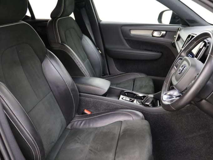2025 Volvo Xc40