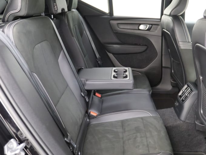 2025 Volvo Xc40