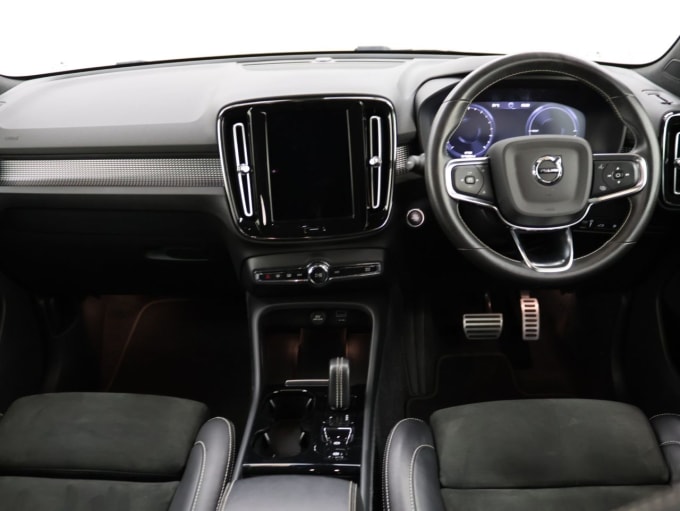 2025 Volvo Xc40