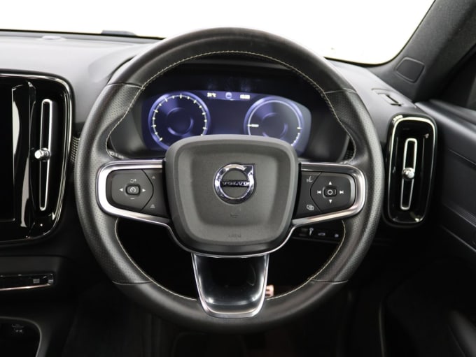 2025 Volvo Xc40
