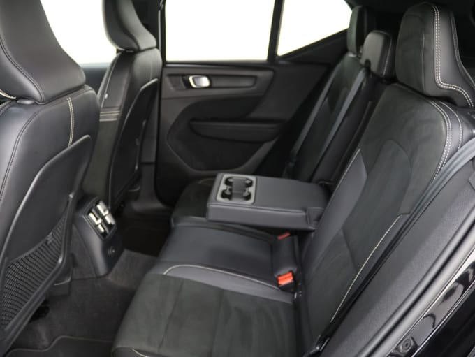 2025 Volvo Xc40