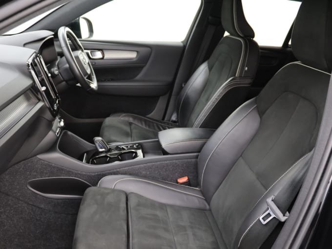 2025 Volvo Xc40