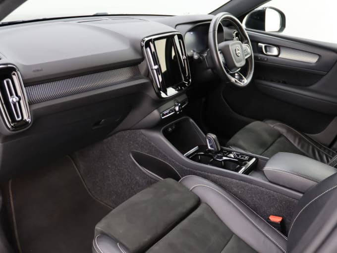 2025 Volvo Xc40