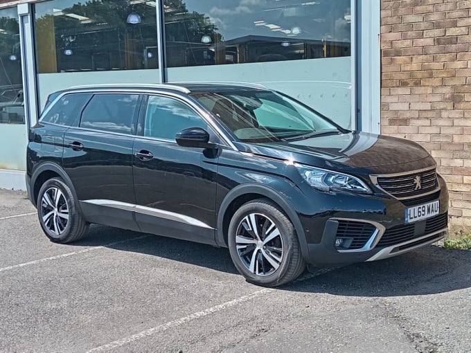 2025 Peugeot 5008