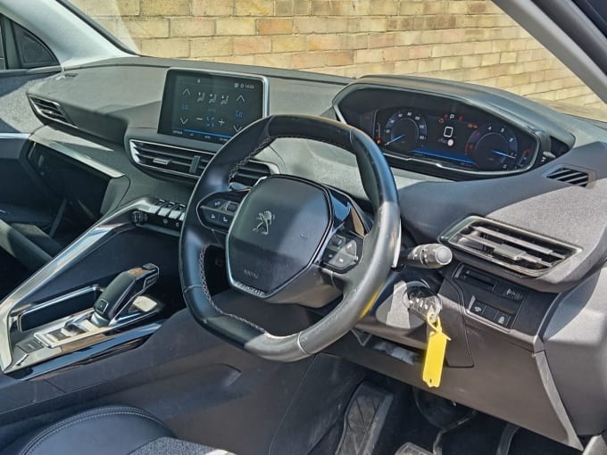 2025 Peugeot 5008