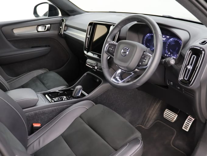 2025 Volvo Xc40