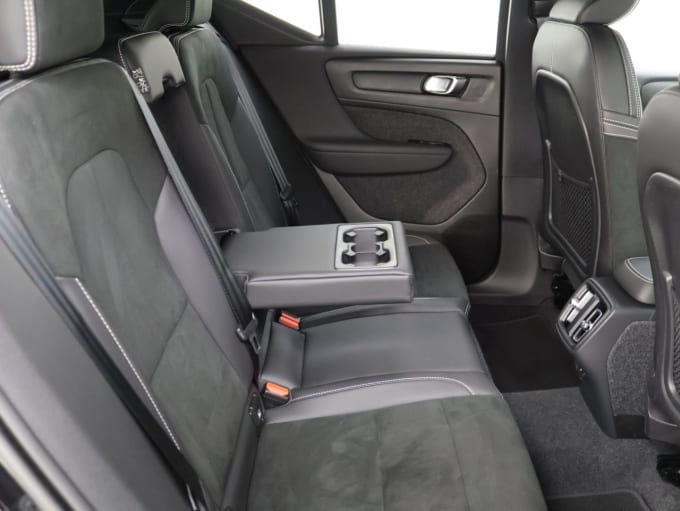 2025 Volvo Xc40