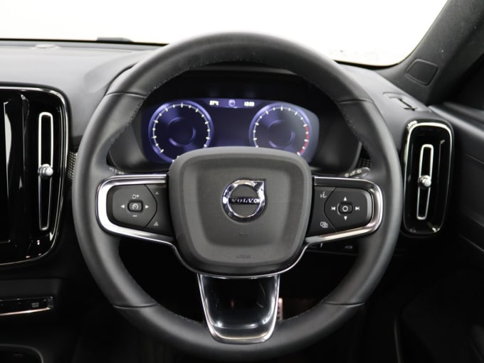 2025 Volvo Xc40