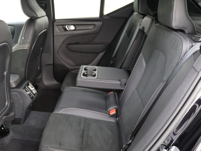 2025 Volvo Xc40