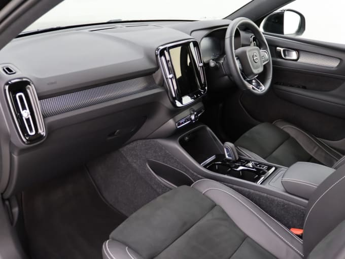 2025 Volvo Xc40