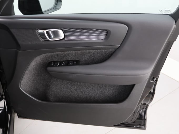2025 Volvo Xc40