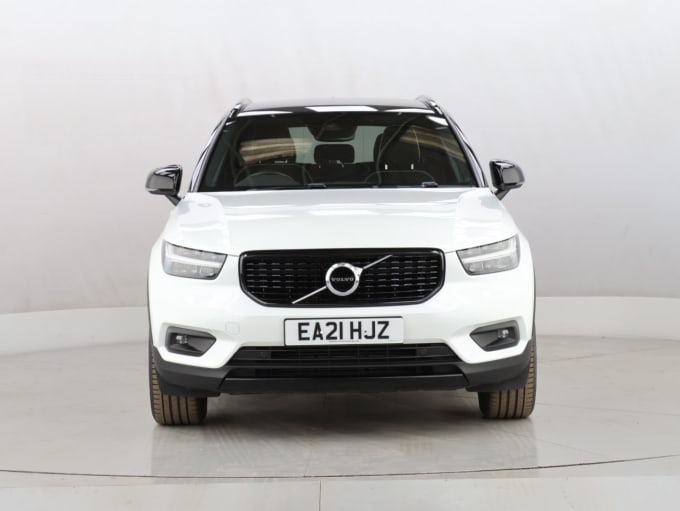 2025 Volvo Xc40