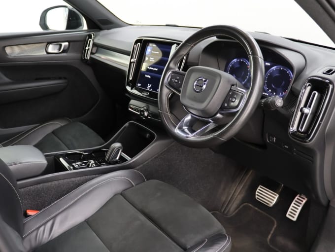 2025 Volvo Xc40
