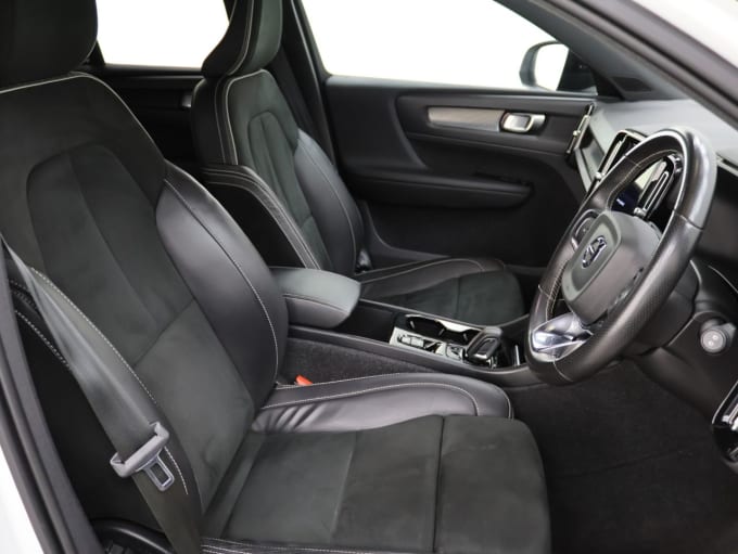 2025 Volvo Xc40