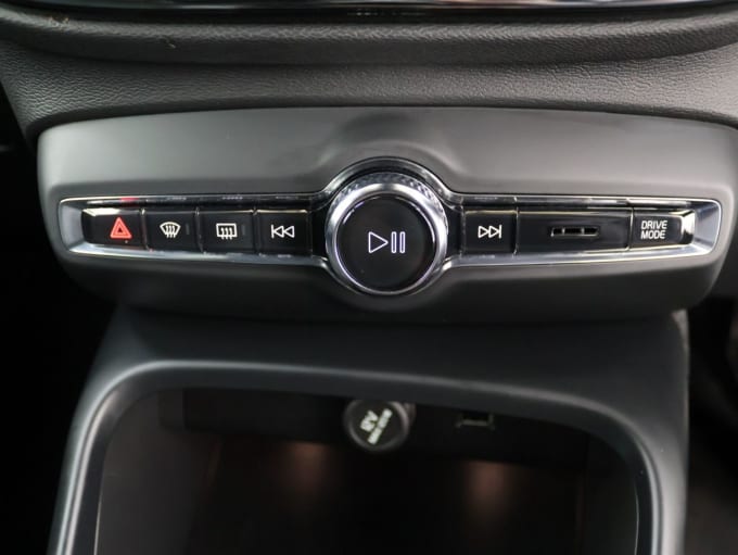 2025 Volvo Xc40