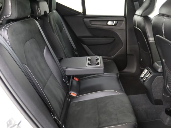 2025 Volvo Xc40