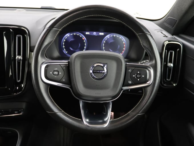 2025 Volvo Xc40