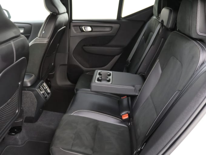 2025 Volvo Xc40