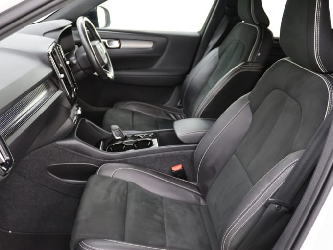 2025 Volvo Xc40