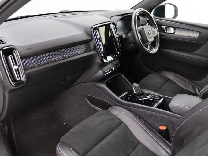 2025 Volvo Xc40