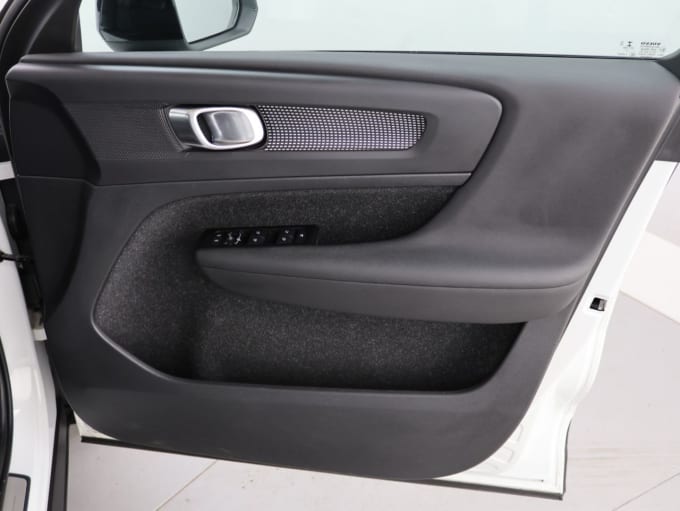 2025 Volvo Xc40