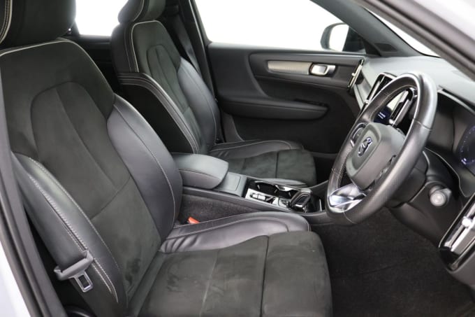2025 Volvo Xc40