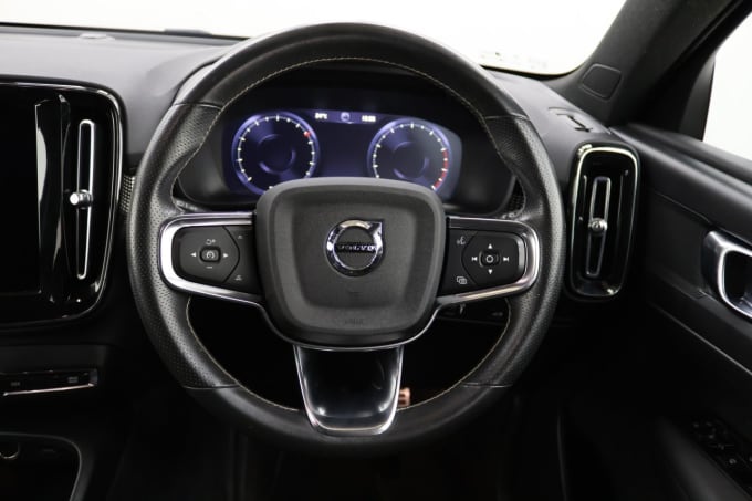 2025 Volvo Xc40