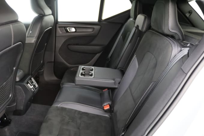 2025 Volvo Xc40