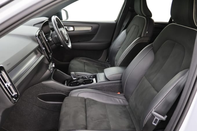 2025 Volvo Xc40