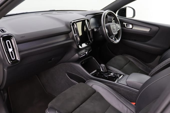 2025 Volvo Xc40