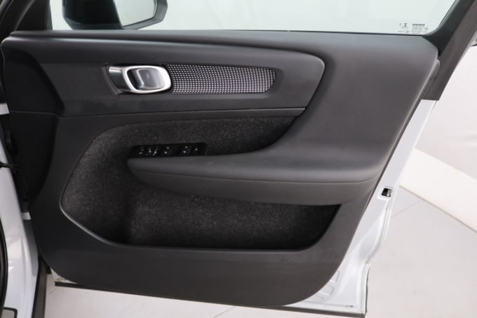 2025 Volvo Xc40