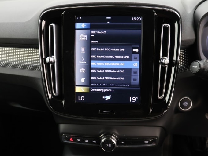 2025 Volvo Xc40