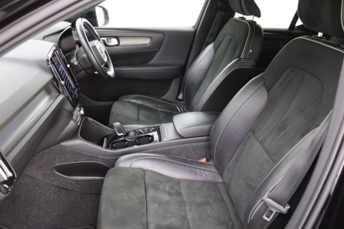 2025 Volvo Xc40