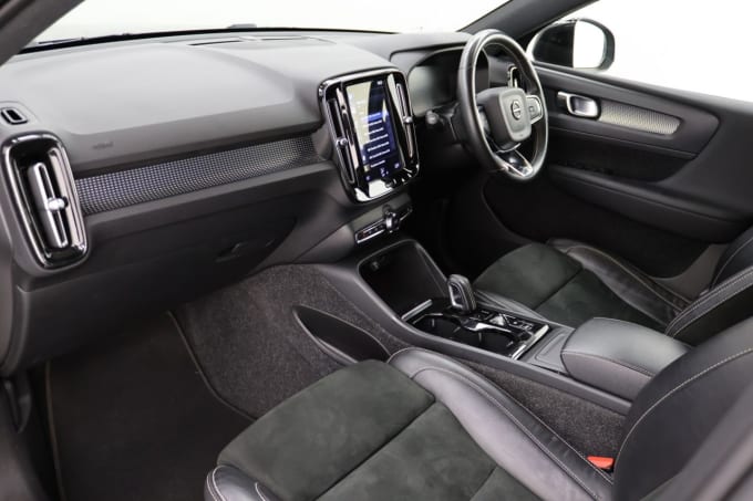 2025 Volvo Xc40