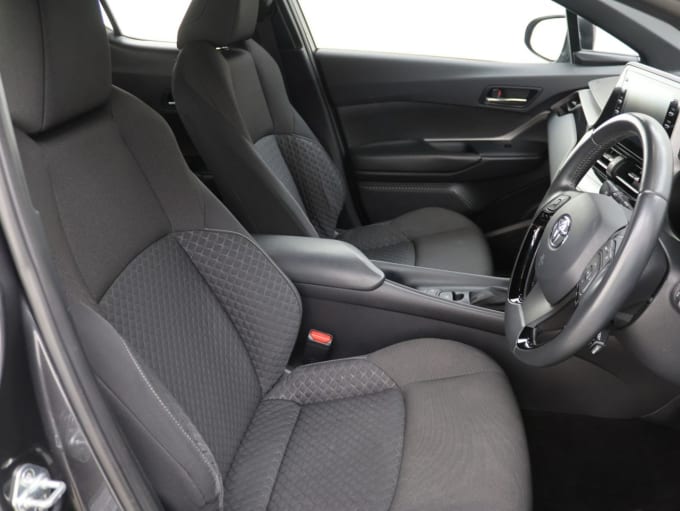 2025 Toyota C-hr