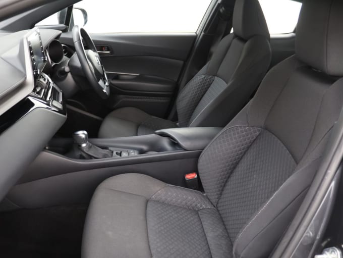 2025 Toyota C-hr