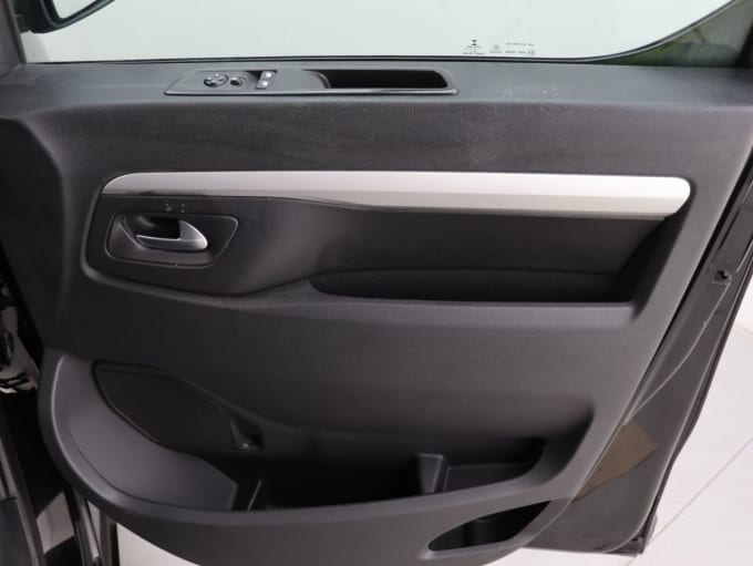 2025 Peugeot Traveller