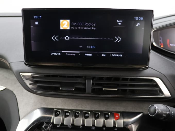 2025 Peugeot 5008