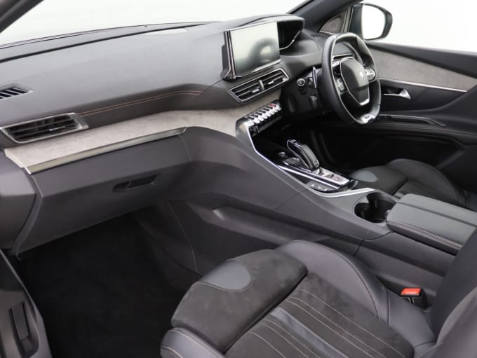 2025 Peugeot 5008