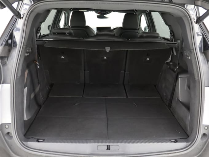 2025 Peugeot 5008