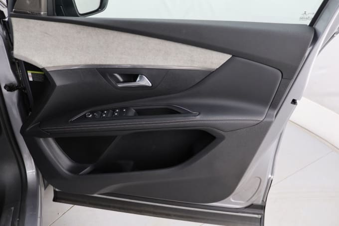 2025 Peugeot 5008