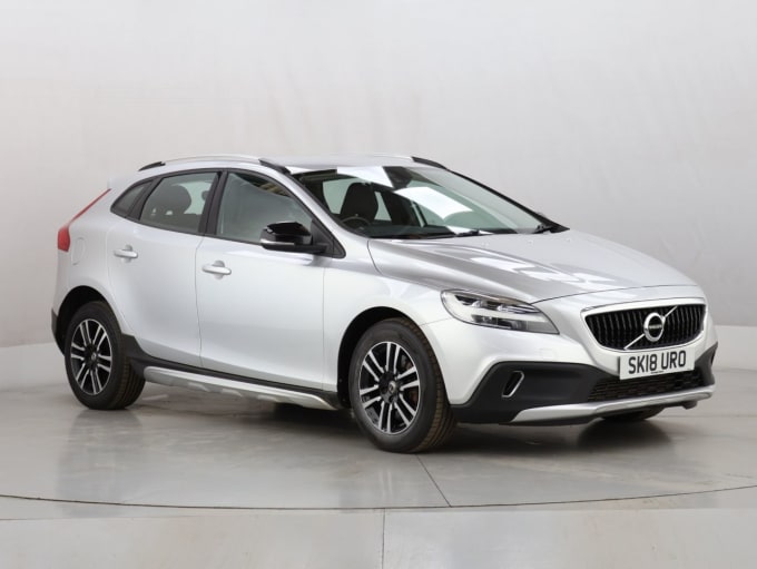 2025 Volvo V40 Cross Country