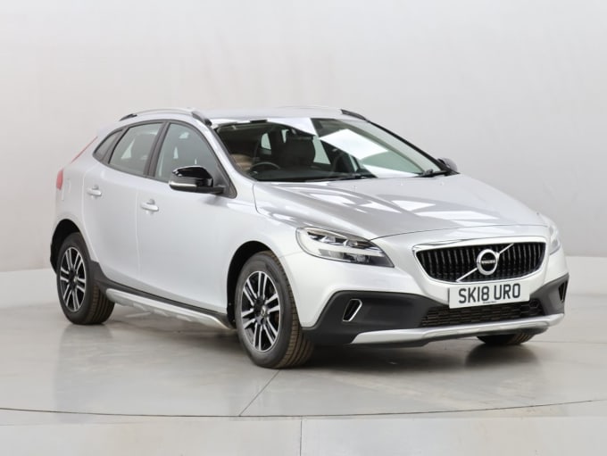2025 Volvo V40 Cross Country